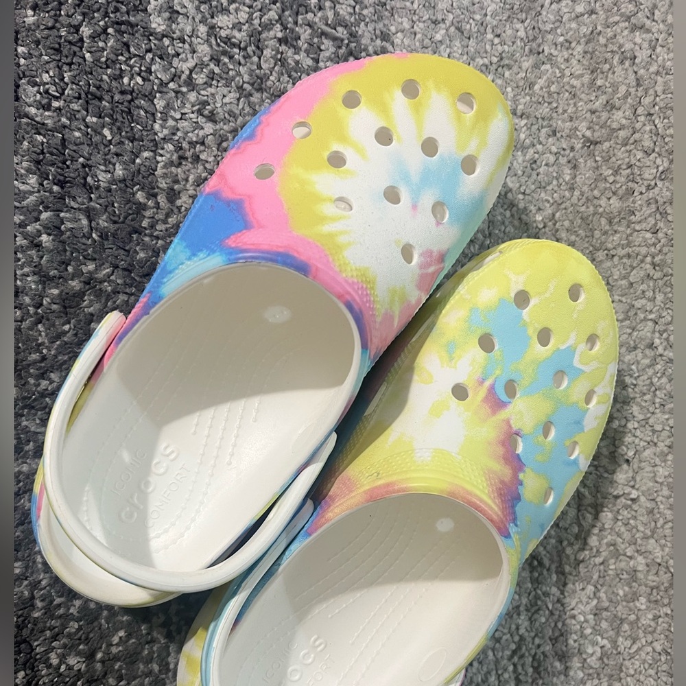 Crocs - Classic Clog Platforms in Pastel Tie Dye